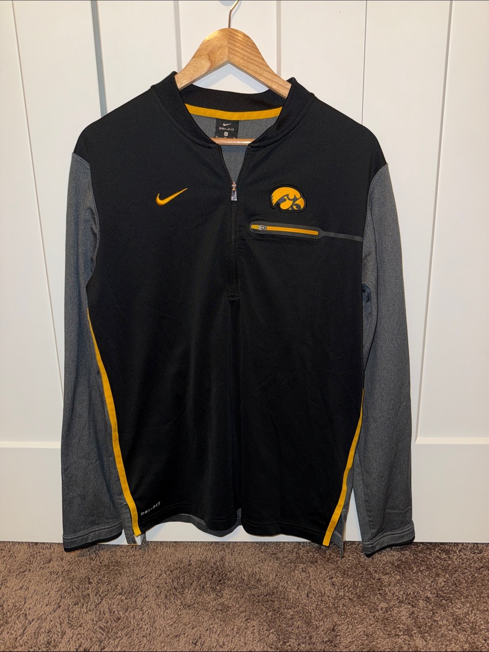 Nike | Quarter Zip | Iowa Hawkeyes Quarter Zip Pullover - Game Day Attire
